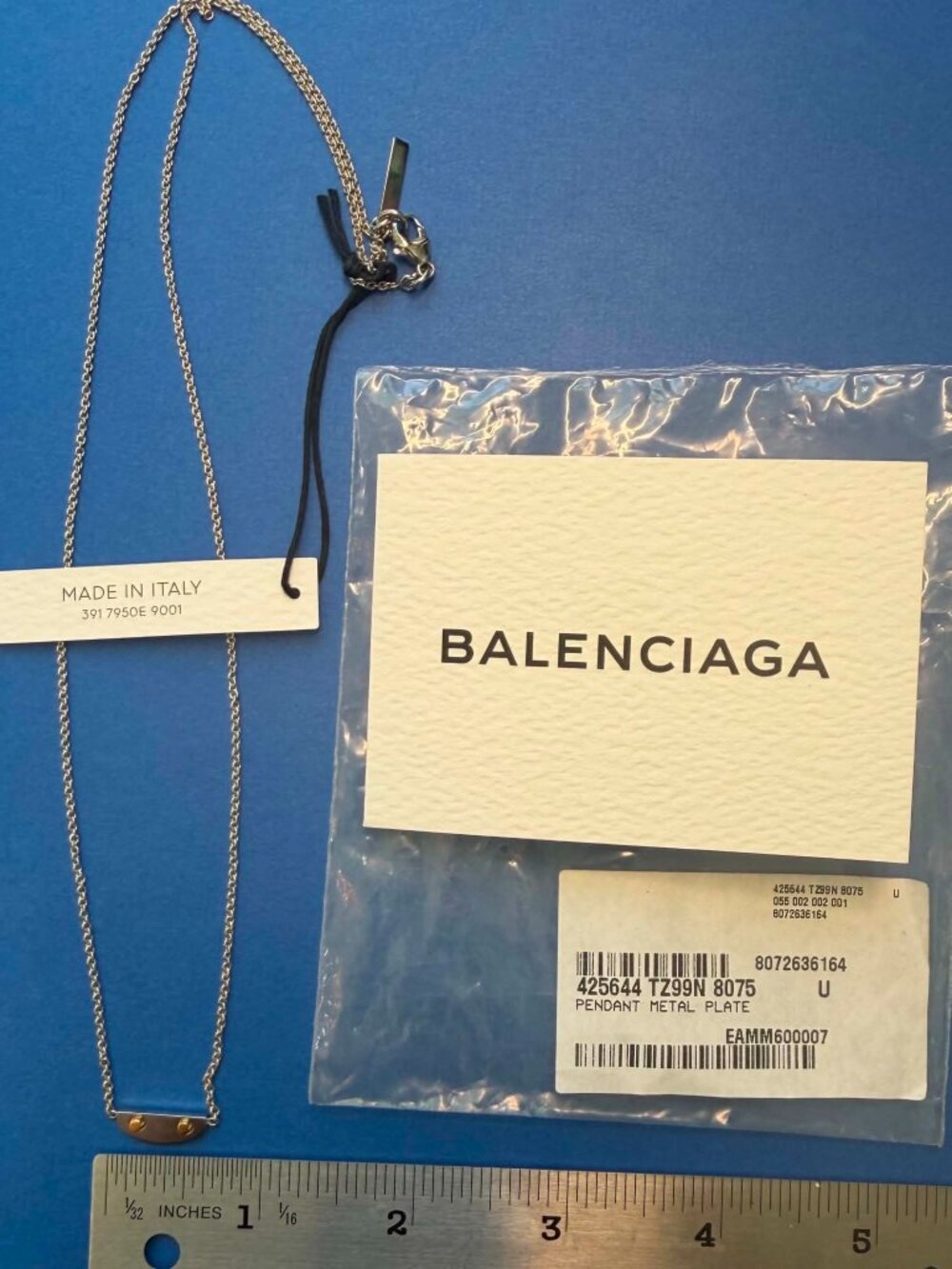 Dainty Balenciaga pendant - Picture 2 of 5
